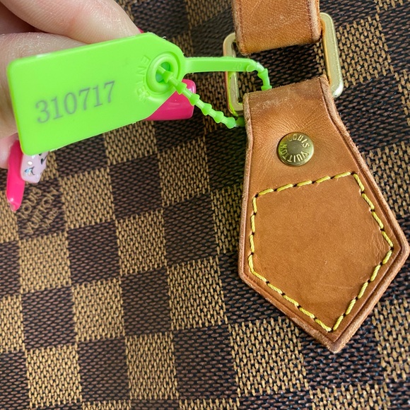 Louis Vuitton Limited Edition Centenaire Damier Columbine Zip Shoulder Bag - Picture 14 of 16